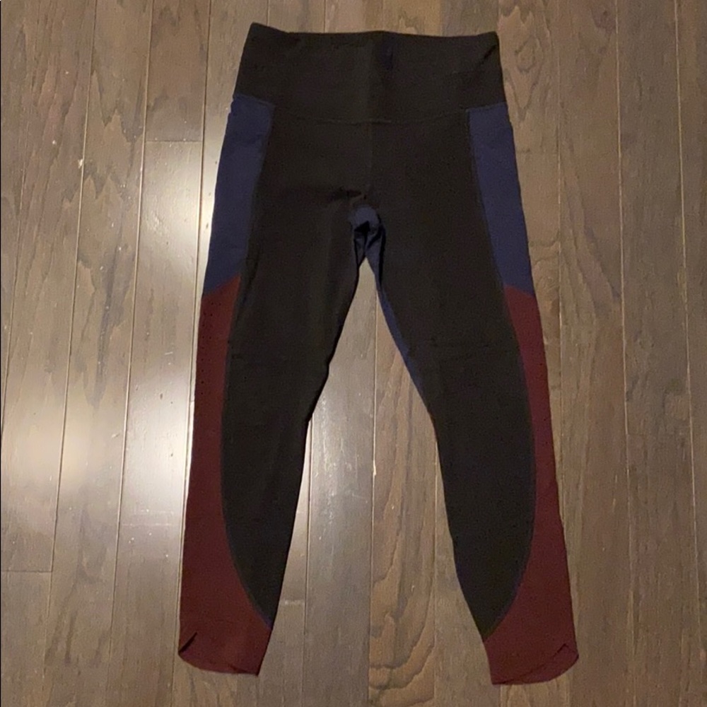 Athleta Soft 7/8 Leggings Size M